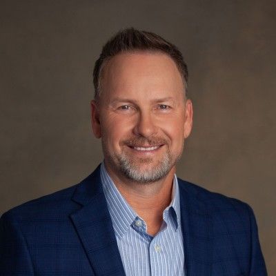 Derek White headshot
